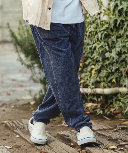 CAMBIO（カンビオ）の「mp14464- Chemical Wash Indigo Tuck Sweat  Pants スウェットパンツ(CMP-261-001)（スウェットパンツ・メンズ・インディゴブルー/ケミカルウォッシュ・L/M/S）」の3枚目の写真