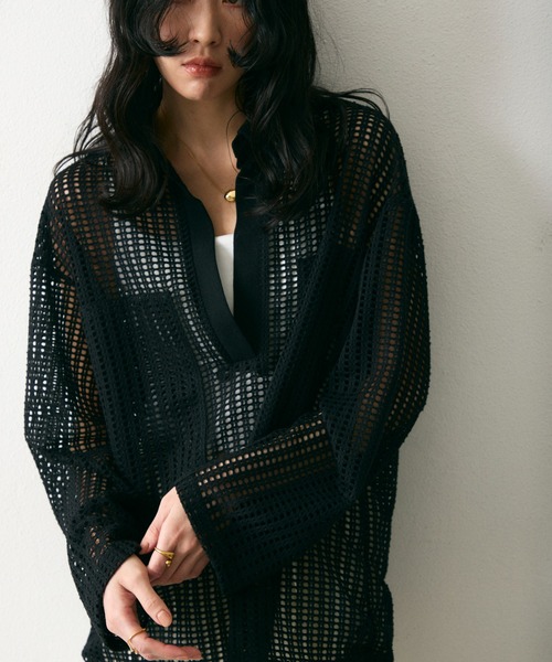 Lutim by u(ルチバイユー)の「メッシュ2WAYシルエットポロトップス(Tシャツ/カットソー・レディース・ブラック/ナチュラル/ブラック系その他・FREE)」の2枚目の写真