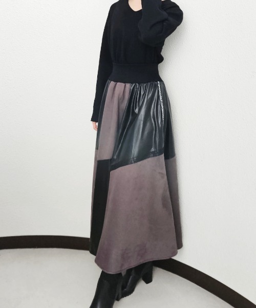 CRYSTAL BALL(クリスタルボール)の「スエードコンビレザースカート(スカート・レディース・ブラック・FREE)」の2枚目の写真
