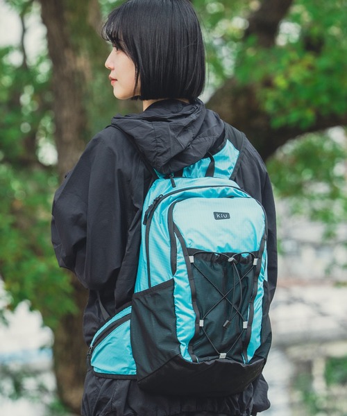 KiU(キウ)の「軽量ライトウェイトフィットバッグ パッカブルバックパック ナイロンリュック(バックパック/リュック・レディース・ブラック/ターコイズブルー/イエロー・FREE)」の1枚目の写真