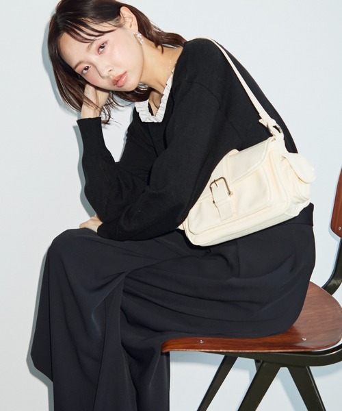 krahe(クレーエ)の「フロントバックル ポケットショルダーバッグ(ショルダーバッグ・レディース・ホワイト/ベージュ/ブラウン・FREE)」の4枚目の写真