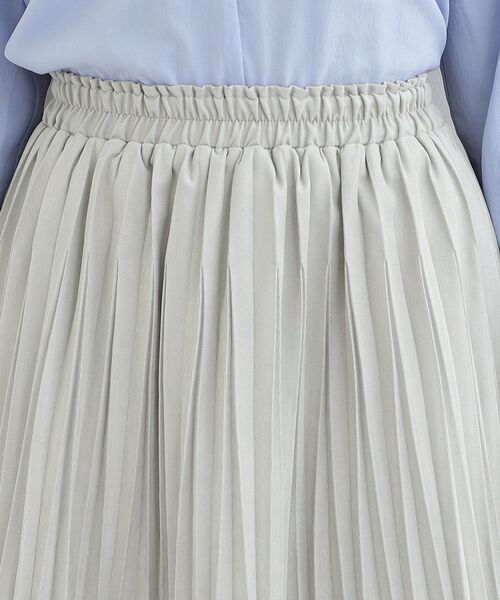 SHOO・LA・RUE(シューラルー)の「【洗濯機可/S-LL】縦ラインですっきり見え スエードライクプリーツスカート(スカート・レディース・チャコールグレー/アイボリー/グリーン系・04/03/02/01)」の6枚目の写真
