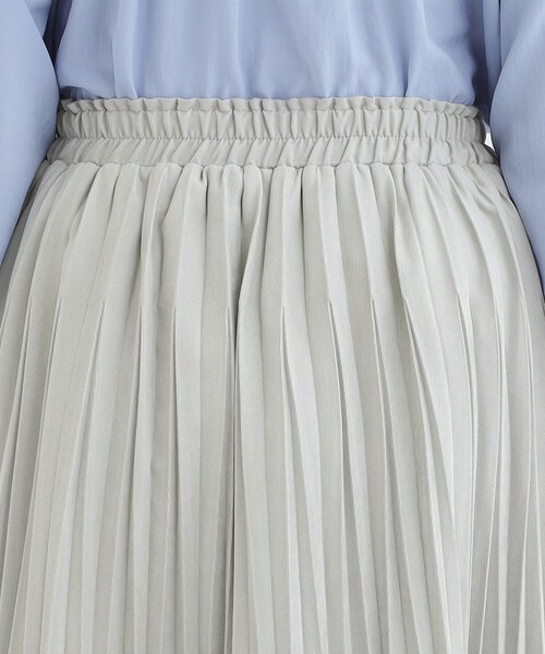 SHOO・LA・RUE(シューラルー)の「【洗濯機可/S-LL】縦ラインですっきり見え スエードライクプリーツスカート(スカート・レディース・チャコールグレー/アイボリー/グリーン系・04/03/02/01)」の5枚目の写真