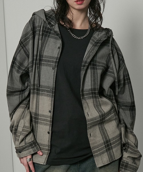 Alfred Alex（アルフレッドアレックス）の「【Alfred Alex】グラデーション チェック フードシャツ（シャツ/ブラウス・メンズ・ブラウン/ネイビー/ブラック/グレー・S/M/L）」の2枚目の写真