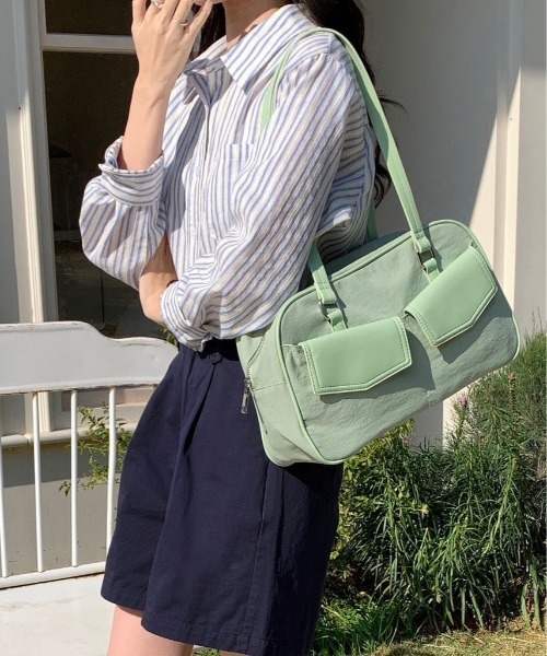 FINEnough(ファインナフ)の「ボストンカレッジショルダーバッグ/Wポケット(ショルダーバッグ・レディース・ピンク/グリーン/ブルー/アイボリー/ブラック・FREE)」の1枚目の写真