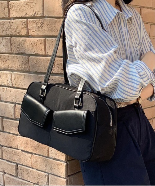 FINEnough(ファインナフ)の「ボストンカレッジショルダーバッグ/Wポケット(ショルダーバッグ・レディース・ピンク/グリーン/ブルー/アイボリー/ブラック・FREE)」の3枚目の写真