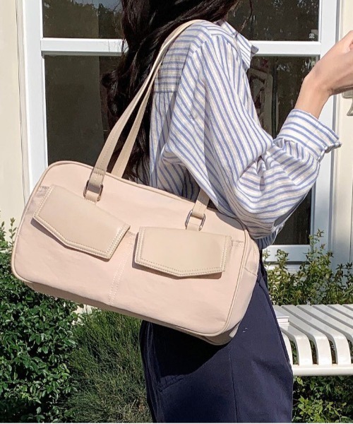 FINEnough(ファインナフ)の「ボストンカレッジショルダーバッグ/Wポケット(ショルダーバッグ・レディース・ピンク/グリーン/ブルー/アイボリー/ブラック・FREE)」の6枚目の写真
