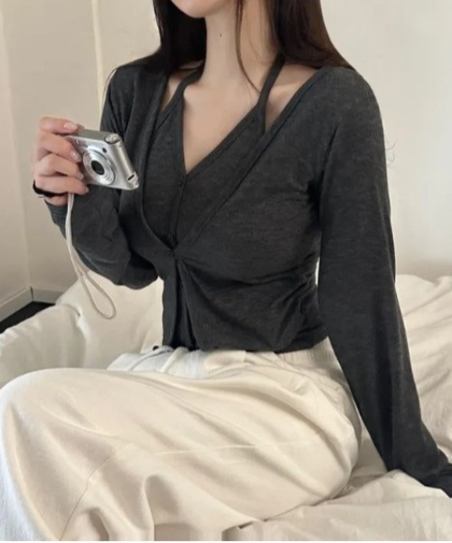 Vini(ヴィニ)の「ホルターネックキャミレイヤードトップス(Tシャツ/カットソー・レディース・グレー/ブラック/ホワイト・FREE)」の12枚目の写真