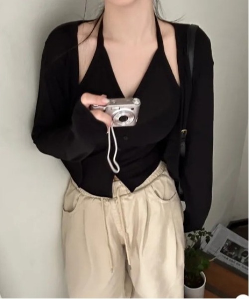 Vini(ヴィニ)の「ホルターネックキャミレイヤードトップス(Tシャツ/カットソー・レディース・グレー/ブラック/ホワイト・FREE)」の18枚目の写真