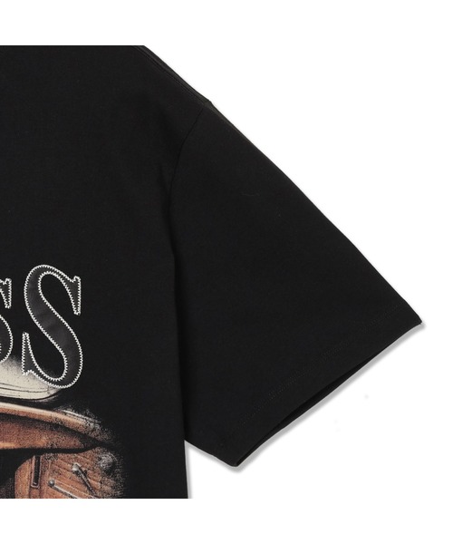 Guess（ゲス）の「Short Sleeves Crew Neck Satin Patch Tee Tシャツ（Tシャツ/カットソー・メンズ・ブラック/アイボリー・LARGE/MEDIUM/SMALL/X-LARGE）」の5枚目の写真