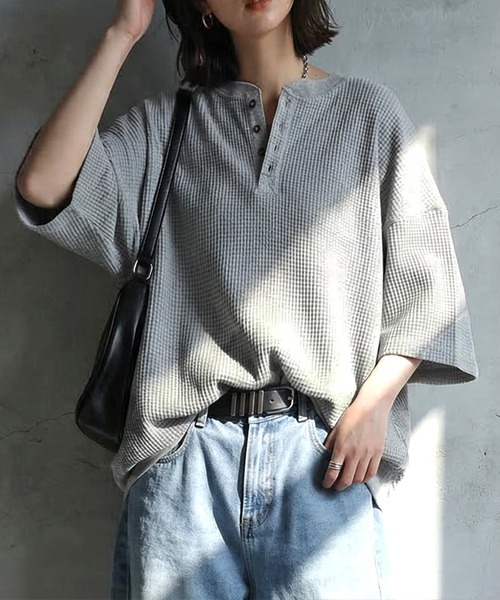antiqua(アンティカ)の「ワッフル 綿100 ヘンリーネック Tシャツ(Tシャツ/カットソー・レディース・ブラック/カーキ/杢グレー/ナチュラル/ブルー/スミクロ・P/R)」の3枚目の写真
