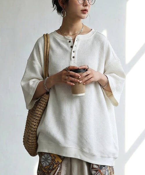 antiqua(アンティカ)の「ワッフル 綿100 ヘンリーネック Tシャツ(Tシャツ/カットソー・レディース・ブラック/カーキ/杢グレー/ナチュラル/ブルー/スミクロ・P/R)」の4枚目の写真