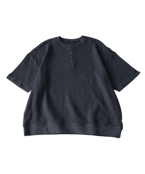 antiqua(アンティカ)の「ワッフル 綿100 ヘンリーネック Tシャツ(Tシャツ/カットソー・レディース・ブラック/カーキ/杢グレー/ナチュラル/ブルー/スミクロ・P/R)」の7枚目の写真