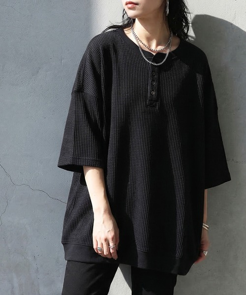 antiqua(アンティカ)の「ワッフル 綿100 ヘンリーネック Tシャツ(Tシャツ/カットソー・レディース・ブラック/カーキ/杢グレー/ナチュラル/ブルー/スミクロ・P/R)」の16枚目の写真