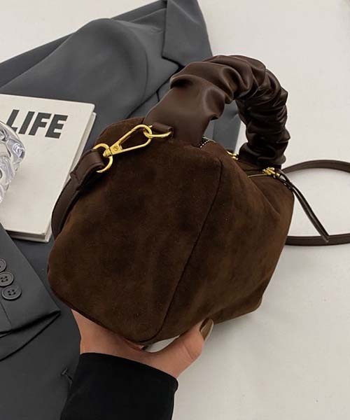 gossip!ロサンゼルス(ゴシップロサンゼルス)の「スエード調 ギャザーハンドル 2WAY ミニボストンバッグ ショルダー付き レディース 秋冬バッグ(ショルダーバッグ・レディース・モカ/ブラック/ブラウン・FREE)」の13枚目の写真