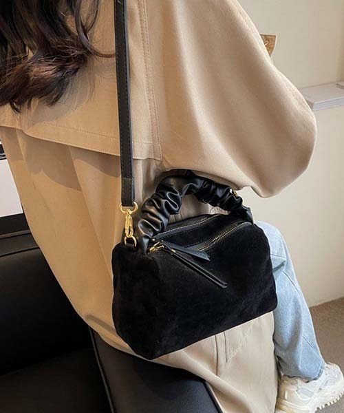 gossip!ロサンゼルス(ゴシップロサンゼルス)の「スエード調 ギャザーハンドル 2WAY ミニボストンバッグ ショルダー付き レディース 秋冬バッグ(ショルダーバッグ・レディース・モカ/ブラック/ブラウン・FREE)」の21枚目の写真