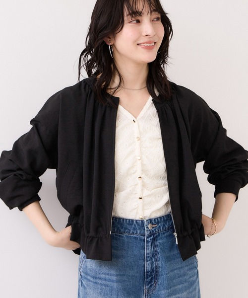 VIS（ビス）の「美easyリネンライクジップ裾フリルブルゾン/イージーケア・接触冷感（ブルゾン・レディース・ブラック/キナリ・FREE）」の4枚目の写真