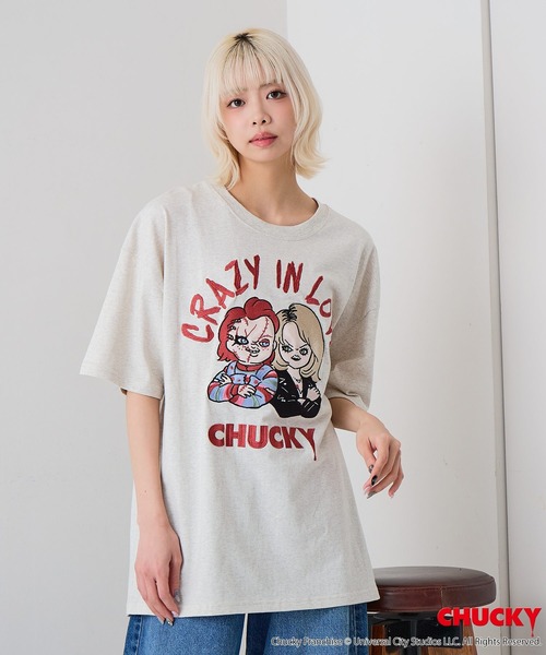 JEANS MATE(ジーンズメイト)の「【CHUCKY/チャッキー】【コットン100%のしっかりした生地】オリジナルデザインTシャツ キャラクター刺繍 チャッキー ティファニー ドロップショルダー ユニセックス(Tシャツ/カットソー・メンズ・ベージュ系その他/ブラック系その他2/ブラック系その他/ホワイト系その他2・X-LARGE/LARGE/MEDIUM/SMALL)」の1枚目の写真