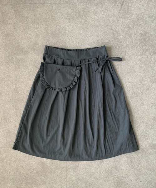 Teem Store(チームストア)の「【2点セット】【マルチウェイ】レイヤード風ポシェット付き プリーツミディアムスカート(スカート・レディース・グレー/ブラック・F)」の18枚目の写真