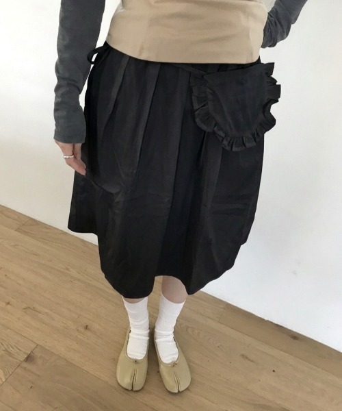 Teem Store(チームストア)の「【2点セット】【マルチウェイ】レイヤード風ポシェット付き プリーツミディアムスカート(スカート・レディース・グレー/ブラック・F)」の12枚目の写真