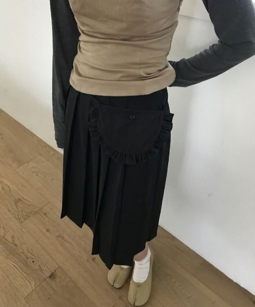 Teem Store(チームストア)の「【2点セット】【マルチウェイ】レイヤード風ポシェット付き プリーツミディアムスカート(スカート・レディース・グレー/ブラック・F)」の14枚目の写真