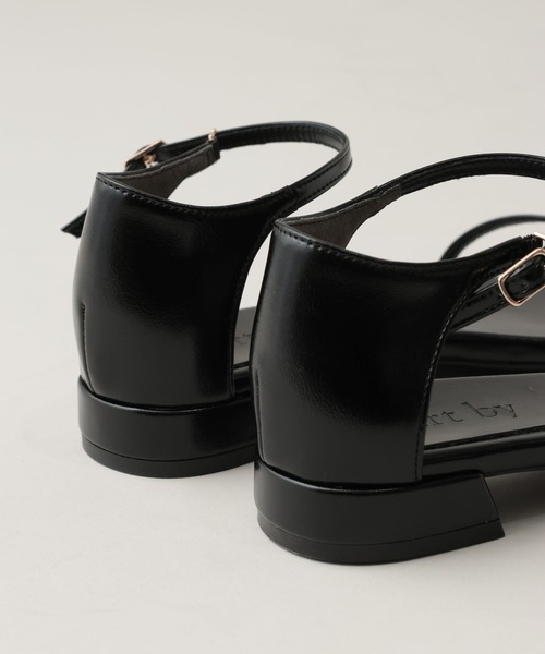 A part by（アパートバイ）の「ナローストラップサンダル（サンダル・レディース・アイボリー/レッド/ブラック・MEDIUM/LARGE）」の7枚目の写真