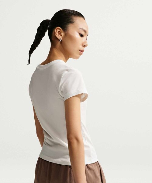 NIKE（ナイキ）の「ナイキ スポーツウェア チル ニット ウィメンズ スリム モッドクロップド Tシャツ / Nike Sportswear Chill Knit Women's Slim Mod-Cropped T-Shirt IO3532-133 Sail（Tシャツ/カットソー・レディース・クリーム・XS/XL/L/M/S）」の2枚目の写真