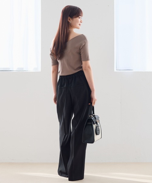 Andemiu(アンデミュウ)の「クロスオフショルカットソー659220(Tシャツ/カットソー・レディース・ブラック/モカ・FREE)」の4枚目の写真