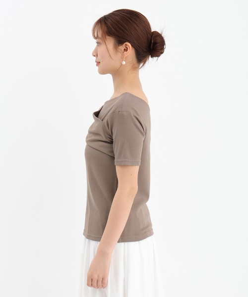 Andemiu(アンデミュウ)の「クロスオフショルカットソー659220(Tシャツ/カットソー・レディース・ブラック/モカ・FREE)」の18枚目の写真