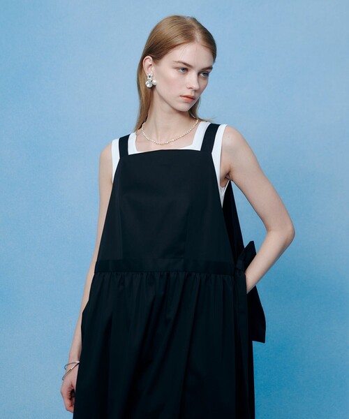 LOULOU WILLOUGHBY(ルルウィルビー)の「コットンサテンエプロンワンピース(ワンピース・レディース・ブラック/ブルーグリーン・2)」の10枚目の写真