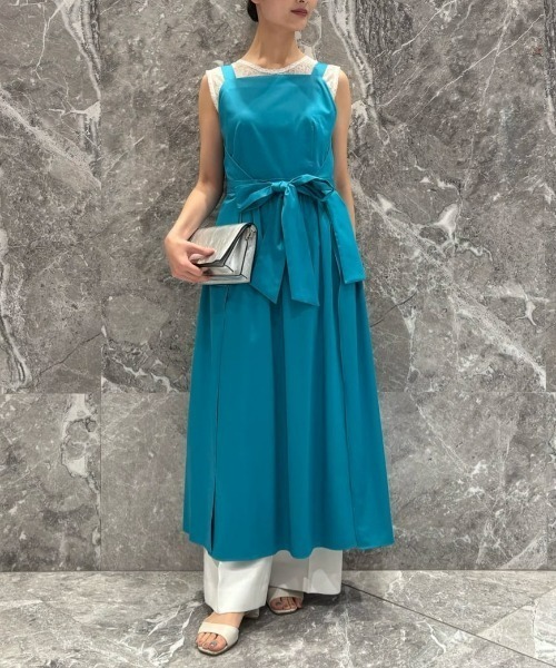 LOULOU WILLOUGHBY(ルルウィルビー)の「コットンサテンエプロンワンピース(ワンピース・レディース・ブラック/ブルーグリーン・2)」の2枚目の写真