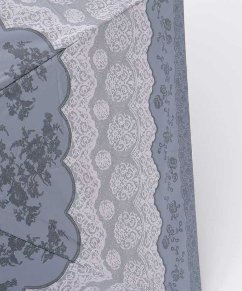 axes femme（アクシーズファム）の「レース柄晴雨兼用折りたたみ傘（長傘・レディース・チャコール/ラベンダー・FREE）」の4枚目の写真