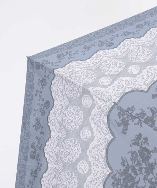 axes femme（アクシーズファム）の「レース柄晴雨兼用折りたたみ傘（長傘・レディース・チャコール/ラベンダー・FREE）」の5枚目の写真