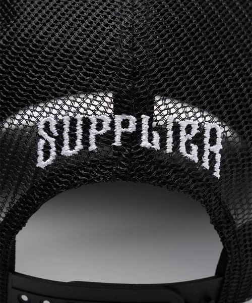 SUPPLIER(サプライヤー)の「A'GEM/9 × .kom 『SUPPLIER/サプライヤー』Iron Cross Leather Patch Mesh Cap/アイアンクロス レザーパッチ メッシュキャップ(キャップ・メンズ・ホワイト×ブラック・FREE)」の3枚目の写真