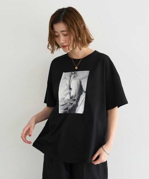 YECCA VECCA(イェッカヴェッカ)の「【UVカット】フォトプリントTee(Tシャツ/カットソー・レディース・ブラック/オフホワイト・FREE)」の4枚目の写真