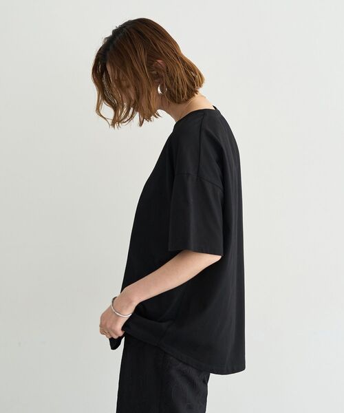 YECCA VECCA(イェッカヴェッカ)の「【UVカット】フォトプリントTee(Tシャツ/カットソー・レディース・ブラック/オフホワイト・FREE)」の5枚目の写真