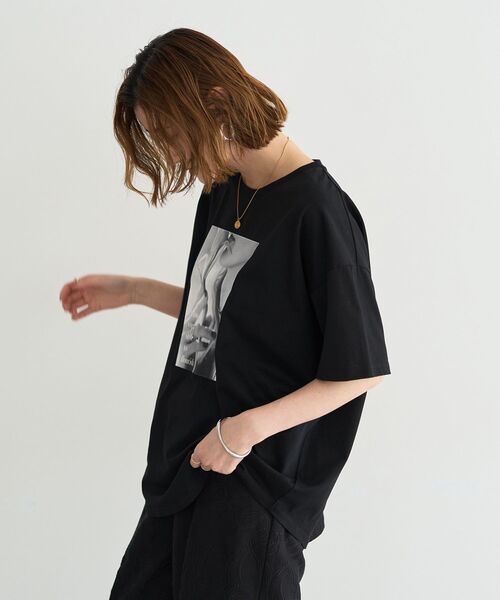 YECCA VECCA(イェッカヴェッカ)の「【UVカット】フォトプリントTee(Tシャツ/カットソー・レディース・ブラック/オフホワイト・FREE)」の6枚目の写真