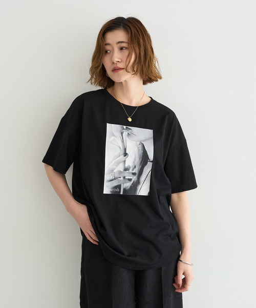 YECCA VECCA(イェッカヴェッカ)の「【UVカット】フォトプリントTee(Tシャツ/カットソー・レディース・ブラック/オフホワイト・FREE)」の1枚目の写真