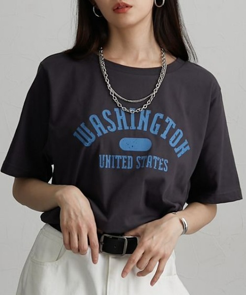 Soiunique（スワユニーク）の「【接触冷感・吸水速乾】　カレッジロゴデザイン半袖Ｔシャツ　［Soiunique］（Tシャツ/カットソー・レディース・ブラウン/ネイビー/ブラック・M/L/LL）」の2枚目の写真