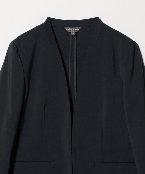 A DAY IN THE LIFE UNITED ARROWS(アデイインザライフユナイテッドアローズ)の「ライトツイル Vネックジャケット ‐セットアップ対応・マシンウォッシャブル‐<A DAY IN THE LIFE>(ノーカラージャケット・レディース・ネイビー/ダークグレー/ライトブルー・36/40/38)」の14枚目の写真