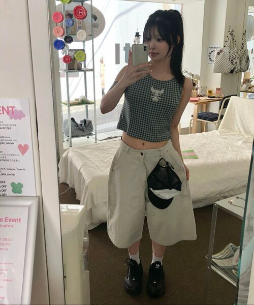 ITZAVIBE(イッザバイブ)の「CROSS POCKET BERMUDA PANTS - LIGHT GRAY(その他パンツ・レディース・その他・MEDIUM/LARGE)」の8枚目の写真