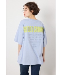 RODEO CROWNS WIDE BOWL（ロデオクラウンズワイドボウル）の「エンボスロゴVネックTシャツ（Tシャツ/カットソー）」