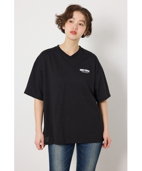 RODEO CROWNS WIDE BOWL(ロデオクラウンズワイドボウル)の「エンボスロゴVネックTシャツ(Tシャツ/カットソー・レディース・オフホワイト/ピンク/ブラック/サックスブルー・MEDIUM/LARGE)」の5枚目の写真