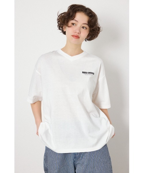 RODEO CROWNS WIDE BOWL(ロデオクラウンズワイドボウル)の「エンボスロゴVネックTシャツ(Tシャツ/カットソー・レディース・オフホワイト/ピンク/ブラック/サックスブルー・MEDIUM/LARGE)」の13枚目の写真