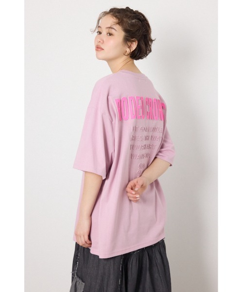 RODEO CROWNS WIDE BOWL(ロデオクラウンズワイドボウル)の「エンボスロゴVネックTシャツ(Tシャツ/カットソー・レディース・オフホワイト/ピンク/ブラック/サックスブルー・MEDIUM/LARGE)」の17枚目の写真
