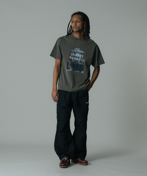 XLARGE（エクストララージ）の「HARDLY WORKING S/S TEE（Tシャツ/カットソー・メンズ・ブラック/ブラウン/ホワイト・XL/L/M/S）」の5枚目の写真