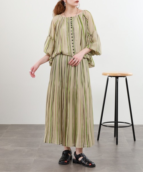 EGLANTINE（エグランティーヌ）の「EGLANTINE セットアップ対応 ストライププリントブラウス 半端袖（シャツ/ブラウス・レディース・ベージュ/ネイビー・38）」の4枚目の写真