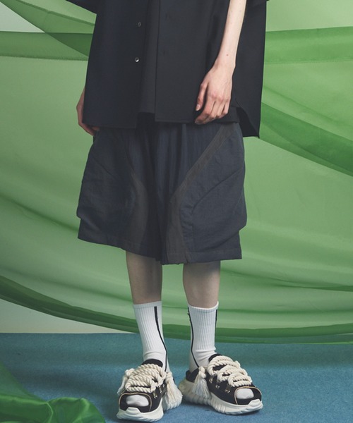 MAISON SPECIAL(メゾンスペシャル)の「《UNISEX》3D Pocket Curve Switching Prime-Wide One-tuck Shorts/3Dポケットカーブ切替プライムワイドワンタックショーツ【MAISON SPECIAL/メゾンスペシャル】(その他パンツ・メンズ・ブラック/サックスブルー・0/1/2)」の1枚目の写真