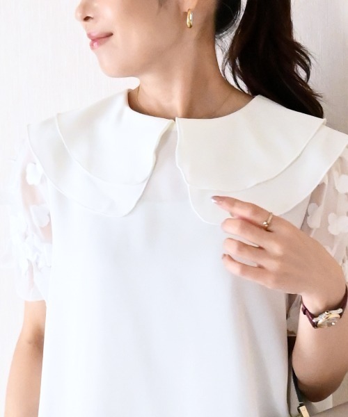 Neige(ネージュ)の「フローラルペタルショートスリーブブラウス(シャツ/ブラウス・レディース・ブラック/ホワイト・ONE SIZE)」の3枚目の写真