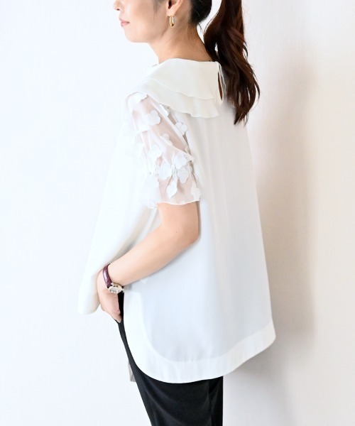 Neige(ネージュ)の「フローラルペタルショートスリーブブラウス(シャツ/ブラウス・レディース・ブラック/ホワイト・ONE SIZE)」の5枚目の写真
